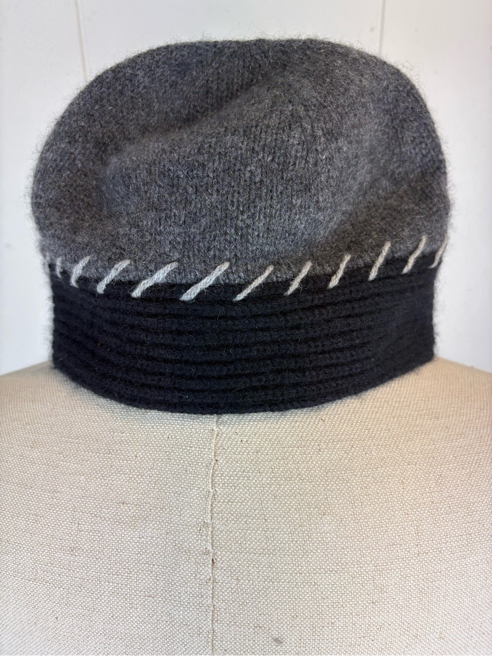 100% Cashmere Luxurious Searle Beanie